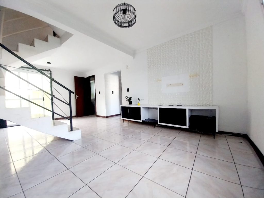 Sobrado 3 Dormitórios – Santa Quitéria
