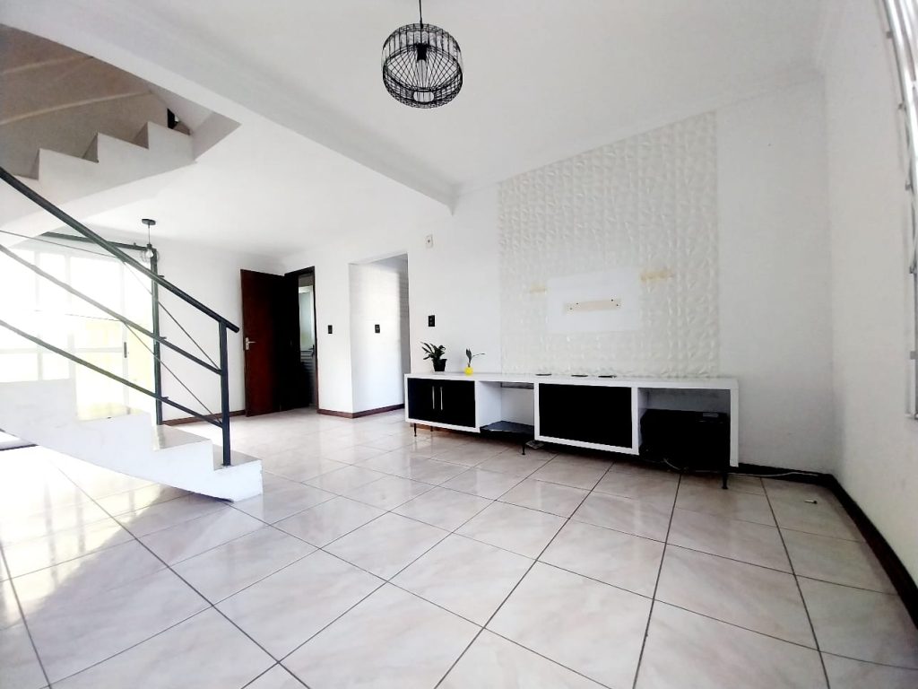 Sobrado 3 Dormitórios – Santa Quitéria