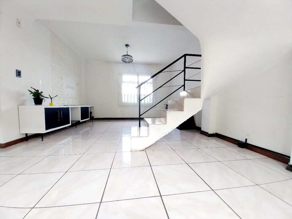 Sobrado 3 Dormitórios – Santa Quitéria